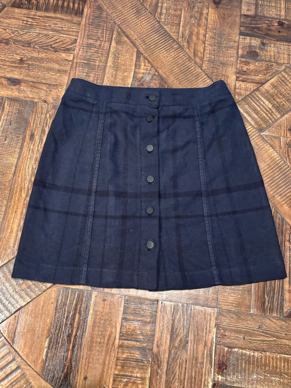 LOFT Blue and Black Plaid Button-Down Skirt in size 6 classic design!